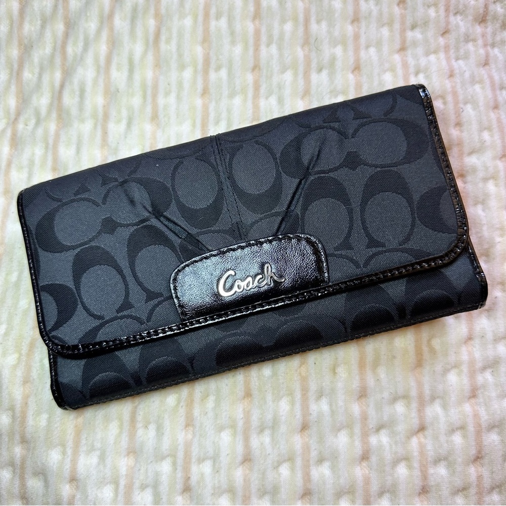 COPY - COACH Ashley Signature Black Trifold Wallet Clutch